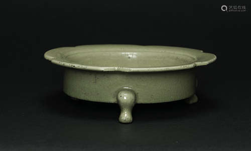 A Celadon-Glazed ‘Flower And Birds’ Tripod Hexagonal Rim Basin