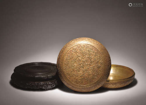 清乾隆 铜鎏金錾花瓜蝶叶纹盖盒