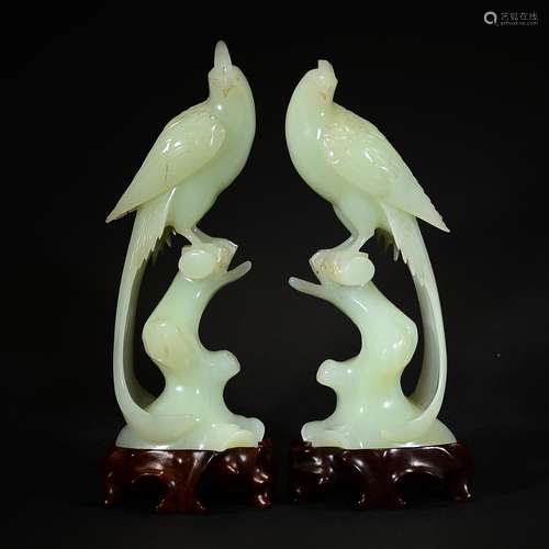 QING D., A PAIR OF LIGHT GREEN JADE CHICKEN FIGURE PENDANT