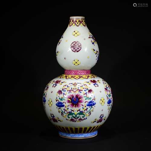 QING D., A FAMILLE ROSE FLORAL GOURD SHAPE VASE