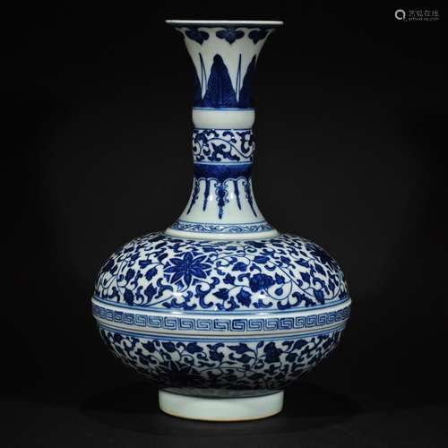 QIANLONG MARK, A BLUE AND WHITE FLOWER VASE