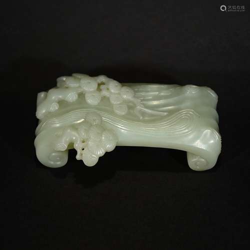 QING D., A CARVED HETIAN GREY JADE INK HOLDER OF PINE TREE