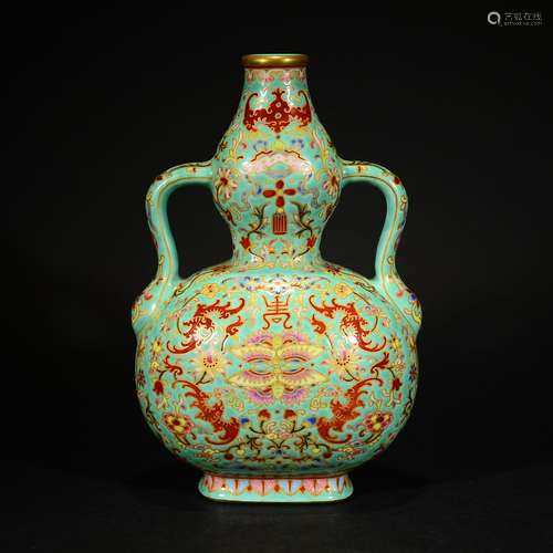 QIANLONG MARK, A GREEN-GROUND FAMILLE ROSE FLORAL GOURD VASE