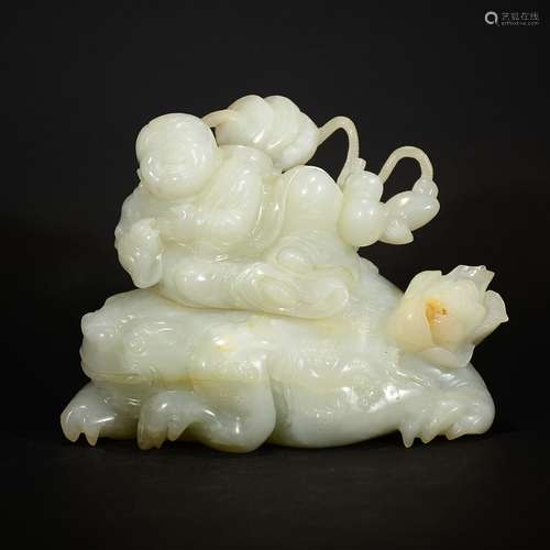 QING D., A HETIAN JADE CARVING GOLD TOAD FIGURE ORNAMENT