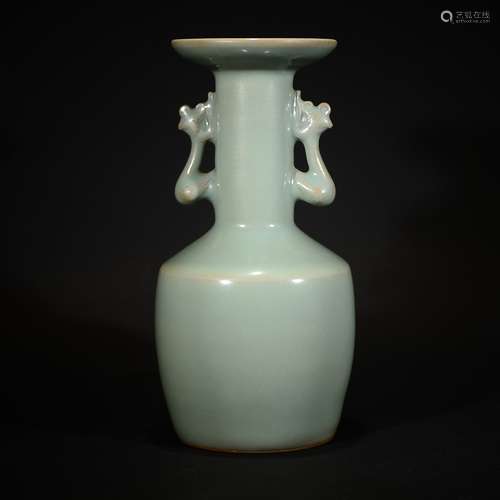 A LONGQUAN WARE STRAIGHT NECK VASE WITH TWO EARS