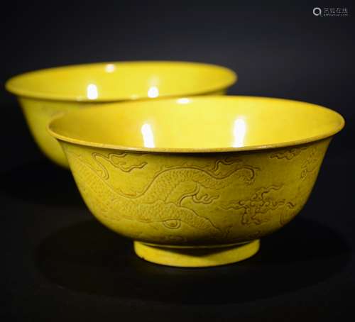 YONGZHENG MARK, A PAIR OF YELLOW GROUND BOWLS