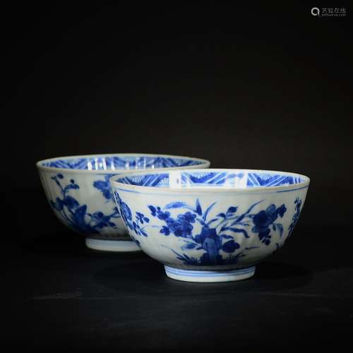 QING D., A PAIR OF BLUE AND WHITE FLORAL BOWLS