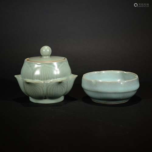 A SET OF CHINESE RU WARE STYLE CUPS