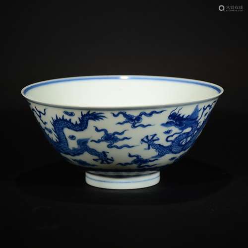 CHENGHUA MARK, A BLUE AND WHITE BOWL WITH DRAGON PATTERN