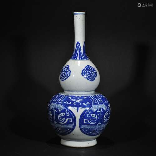 QING D., A BLUE AND WHITE GOURD VASE