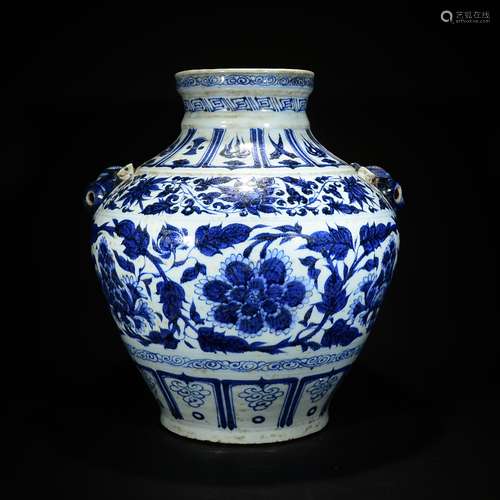 A BLUE AND WHITE FLORAL JAR