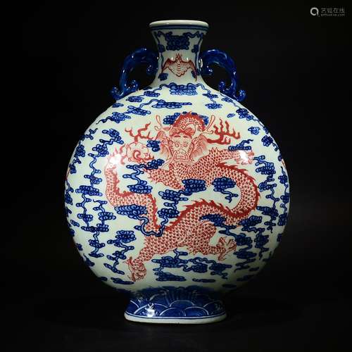 QIANLONG MARK, A BLUE AND WHITE DRAGON VASE