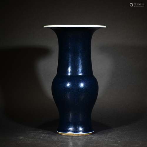 EARLY QING D., A BLUE GLAZED VASE