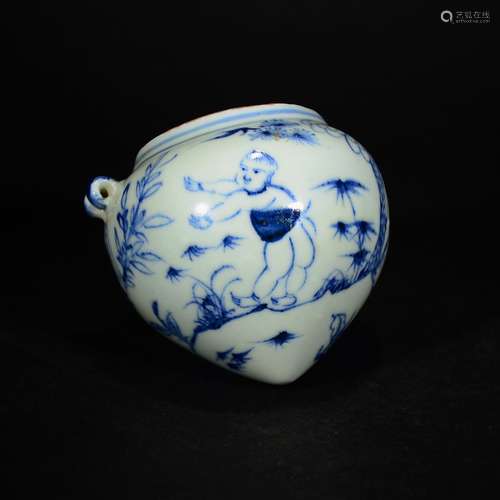 MING D., A BLUE AND WHITE FLORAL BIRDSEED JAR