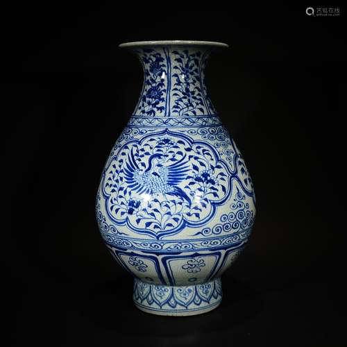 MING OR LATER, A BLUE AND WHITE FLORAL VASE