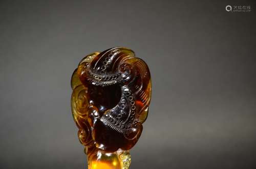 A BLUE AMBER CARVING LINGZHI PENDANT