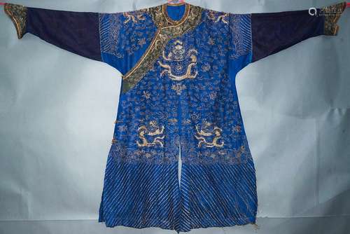 A BLUE EMBROIDERY IMPERIAL ROBE