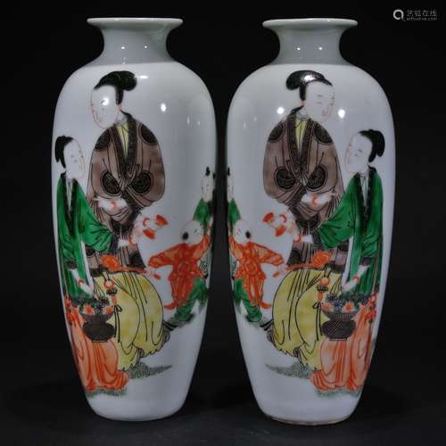 A PAIR OF WUCAI FIGURAL VASES