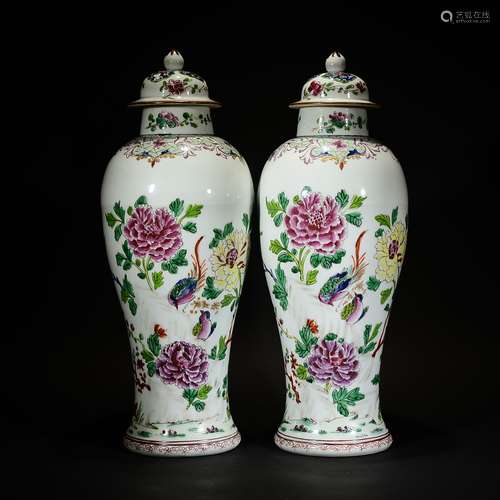 QING OR LATER, A PAIR OF FAMILLE ROSE VASE WITH BIRD AND FLOWER PATTERN