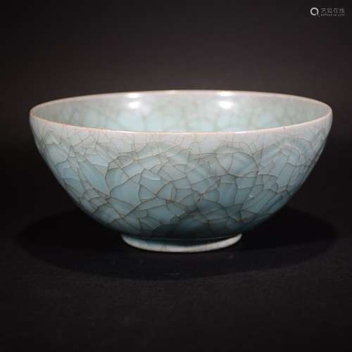 QING D., A GUAN WARE GREEN GLAZE BOWL WITH CARVED LOTUS PETAL