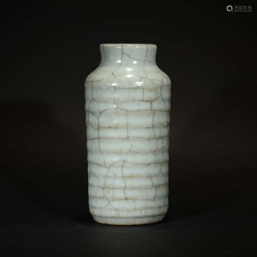 SONG D., A GUAN WARE STRING PATTERN VASE