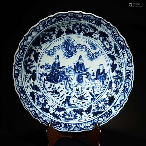 A BLUE AND WHITE FIGURAL RIM PLATE