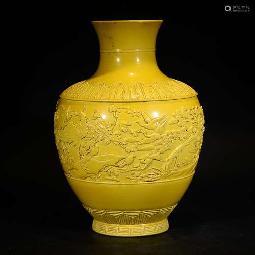 QIANLONG MARK, A YELLOW GLAZED FLORAL VASE