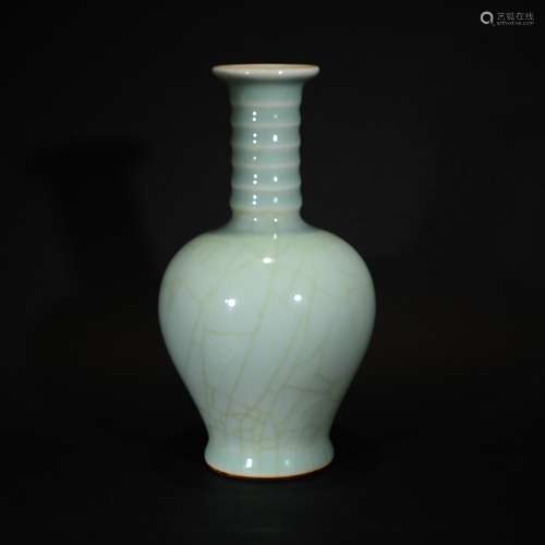 DAOGUANG MARK, A GUAN WARE VASE