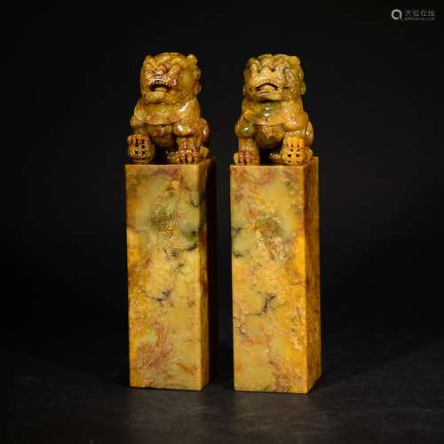 A PAIR OF SHOUSHAN STONE SEALS CARVED WITH LION FIGURE