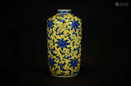 YONGZHENG MARK, A YELLOW-GROUND BLUE AND WHITE FLORAL VASE