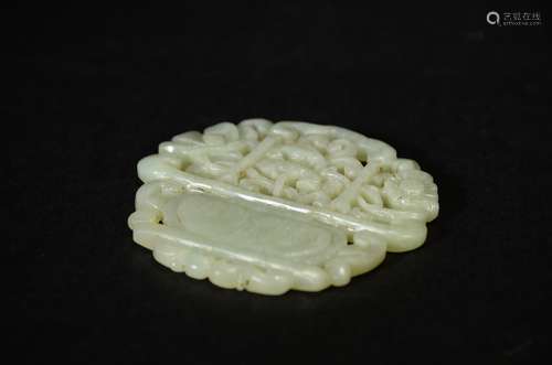 QING D., A WHITE JADE CARVING HUAKAIFUGUI PENDANT