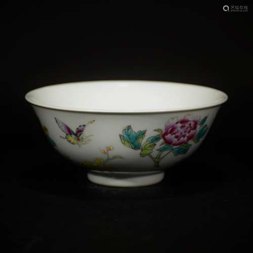 REPUBLIC PERIOD, A FAMILLE ROSE FLOWER BOWL