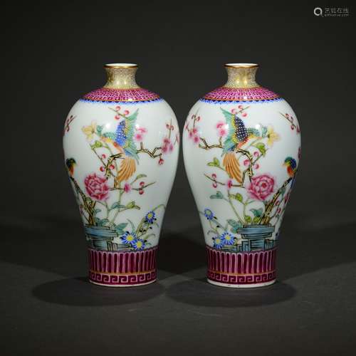 REPUBLIC PERIOD, A PAIR OF FAMILLE ROSE FLORAL VASES