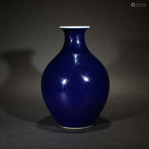 QIANLONG MARK, A BLUE GLAZED VASE