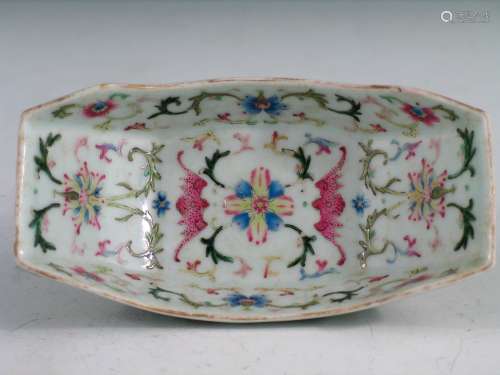 Chinese Famille Rose Boat Shaped Porcelain Dish