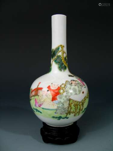 Chinese Famille Rose Porcelain Vase, Qianlong Mark