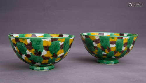 A PAIR OF SANCAI BOWLS