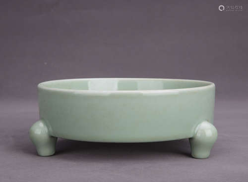 A CELADON GLAZED BRUSH WASHER