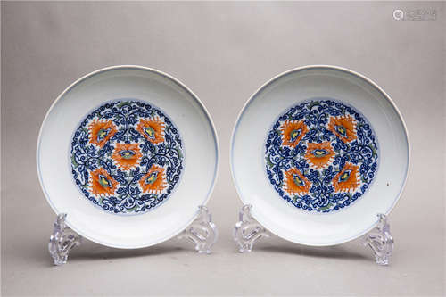 A PAIR OF DOUCAI DISHES