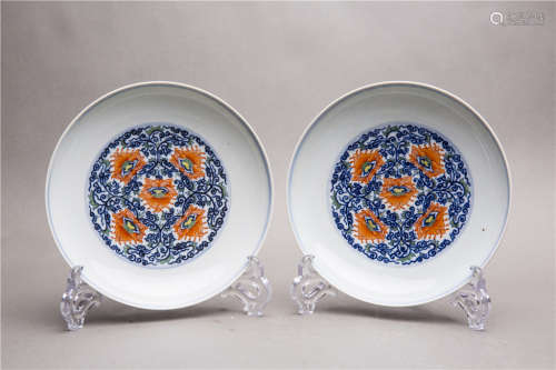 A PAIR OF DOUCAI DISHES