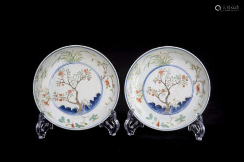 A PAIR OF FAMILLE-ROSE DISHES