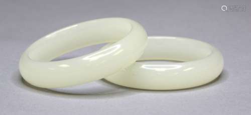 A PAIR OF WHITE JADE BANGLES