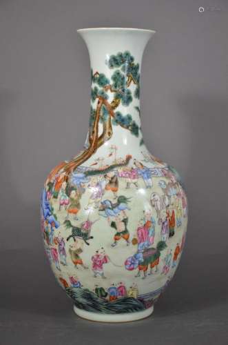 QING D., A FAMILLE ROSE VASE OF PLAYING CHILDREN