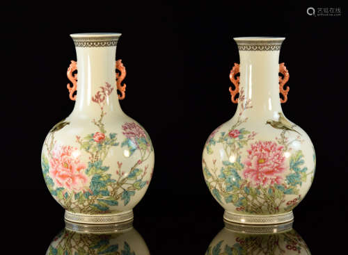 Pair Chinese Porcelain Vase with Floral Bird Scene