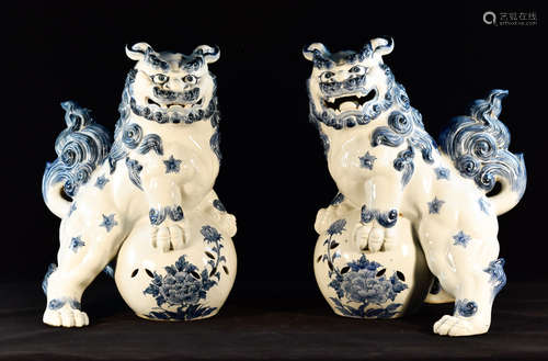 Pair Japanese Kutani Porcelain Foolions