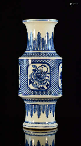 Chinese Blue White Porcelain Vase - Reserved Floral Scene