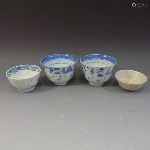 4 ANTIQUE CHINESE BLUE WHITE PORCELAIN CUPS.  18/19TH CENTURY