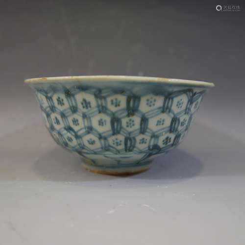 ANTIQUE CHINESE BLUE WHITE PORCELAIN BOWL - MING DYNASTY