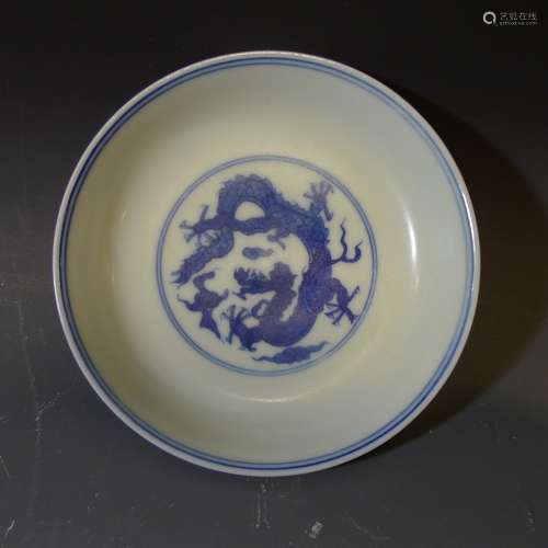 CHINESE ANTIQUE BLUE WHITE PORCELAIN DRAGON DISH 18TH CENTURY