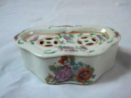 Antique Chinese Famille Rose Cricket Box